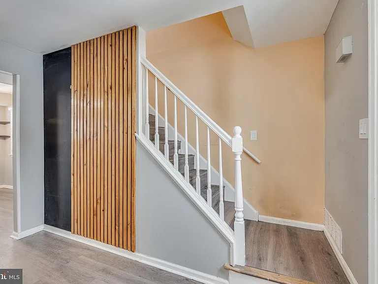 45 Stratford Ln — Photo 3