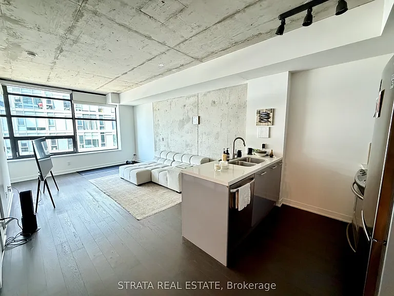 1201 Dundas St E #606 — Photo 5