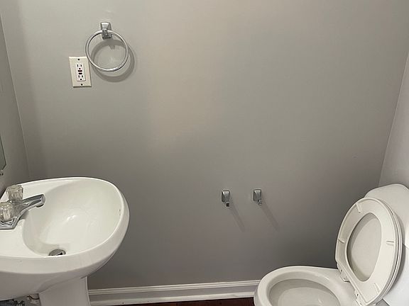 3rd image of 534 Dabney Dr