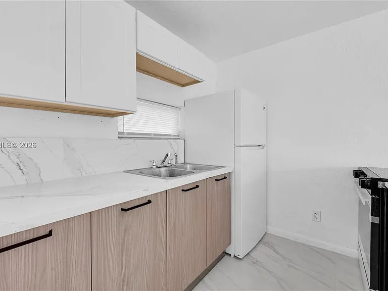 4285 SW 48th Ct — Photo 5
