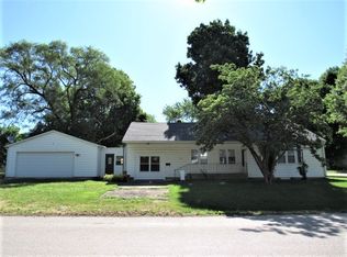 300 N Walnut St, Clinton, IL 61727