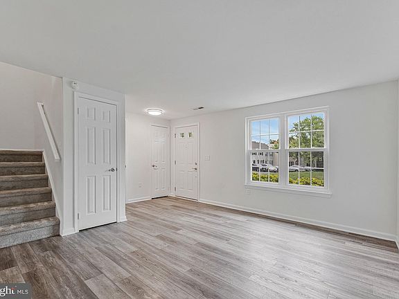 4th image of 16 Dulany Ct