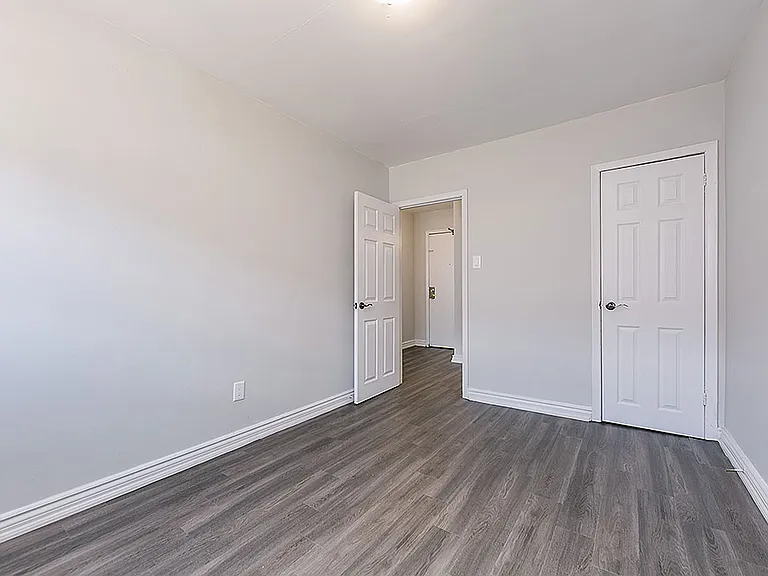 148 Islington Ave — Photo 8