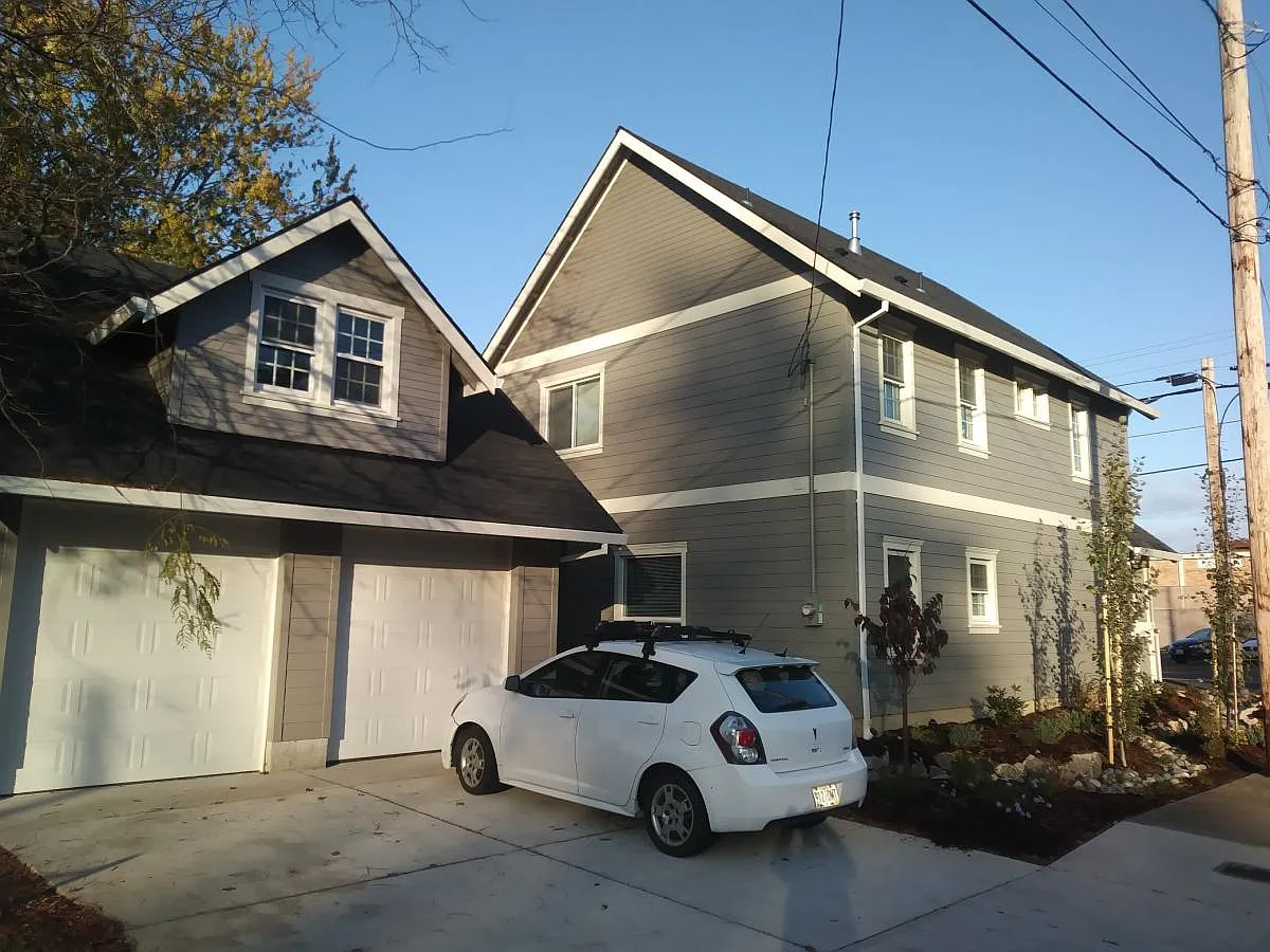 3 bed, 2.5 bath, 1720 sqft, $2,600 — Photo 4