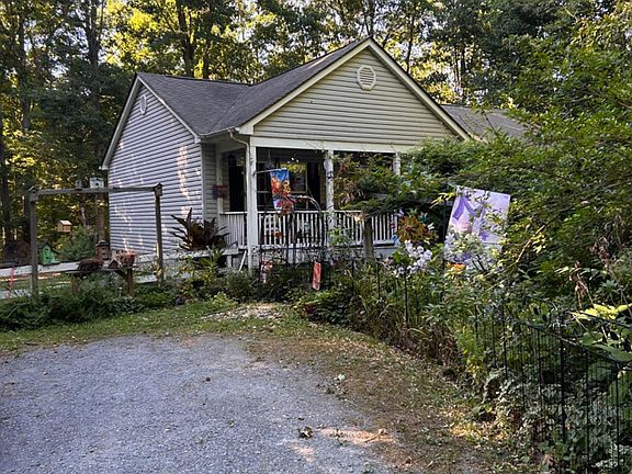 2nd image of 425 Deer Ln
