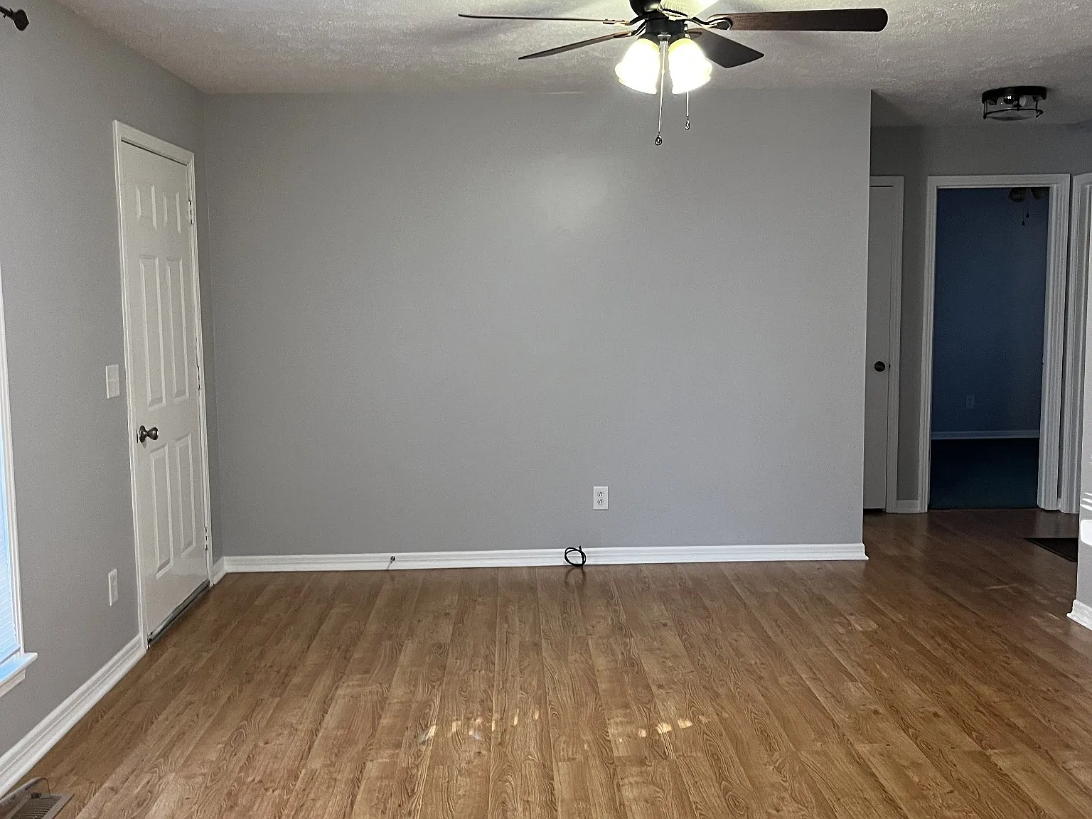 3 bed, 1000 sqft, $1,400 — Photo 2