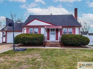 4 Pelham Ave, Edison, NJ 08817