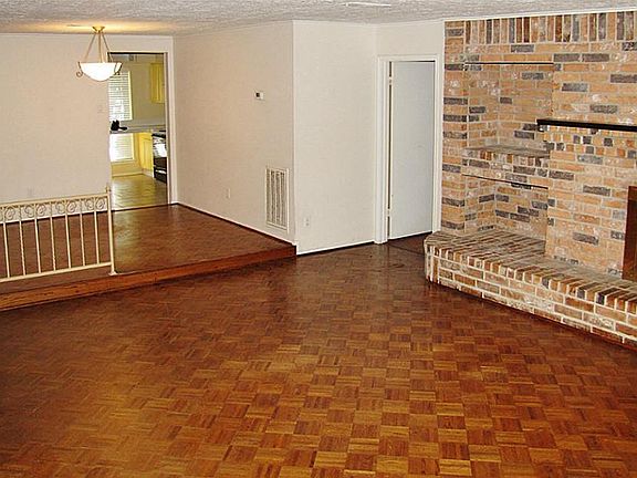 2nd image of 16626 La Avenida Dr