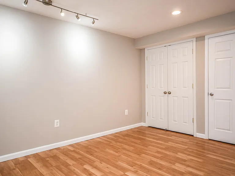 9627 Locust Hill Dr — Photo 29