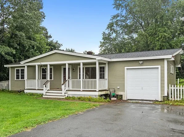 318 Pleasant St, Lunenburg, MA 01462