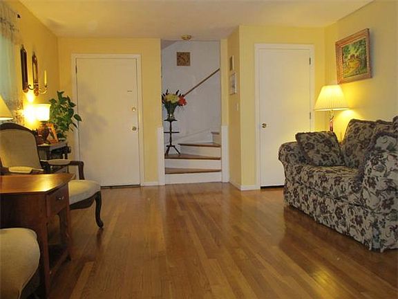 4th image of 139 Gould St