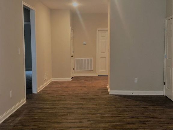5th image of 1592 Collegeview Dr