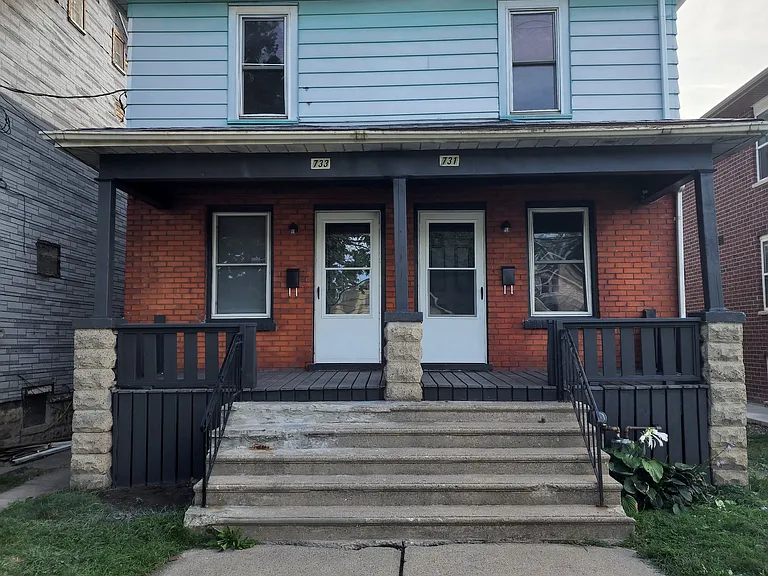 731 Saint Antoine St — Photo 1