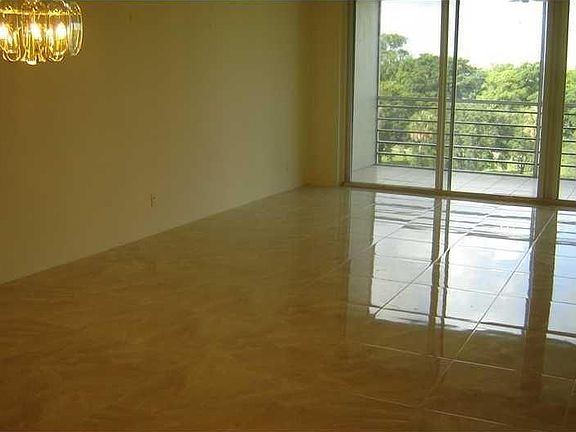 3rd image of 575 Oaks Ln APT 601