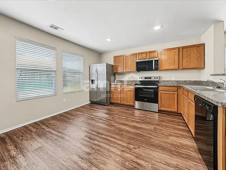301 Azalea Dr — Photo 3