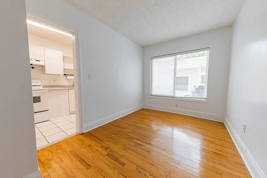 3002 W Sitios St, Unit B — Photo 4