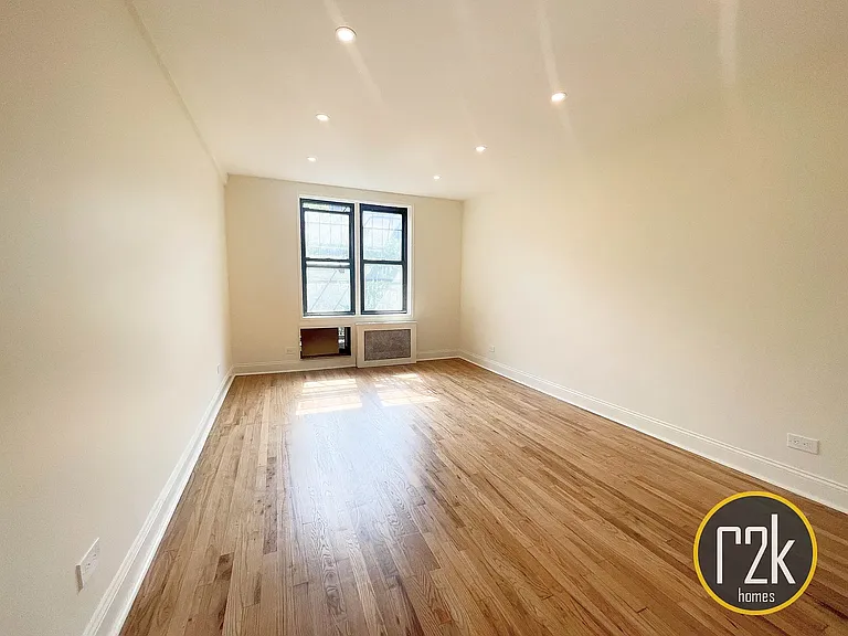 3825 Parsons Blvd #5L — Photo 17