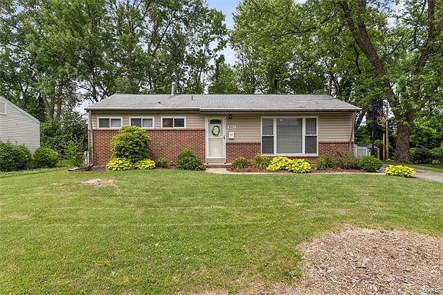 1st image of 8805 Iroquois Dr