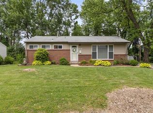 8805 Iroquois Dr, Saint Louis, MO 63132