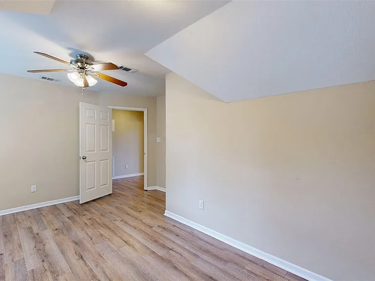 1724 Boardwalk Ct — Photo 30