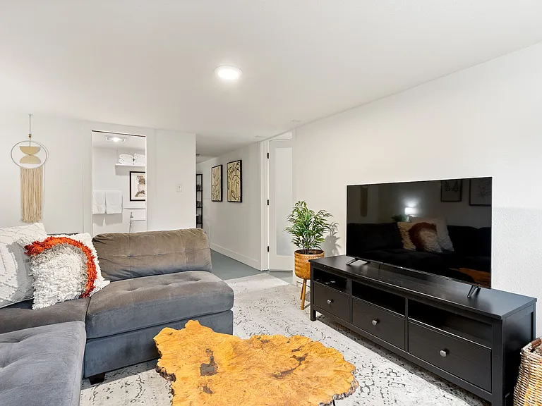 828 NE Sumner St #B — Photo 1