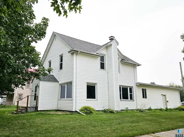 227 N Loban Ave, Colman, SD 57017