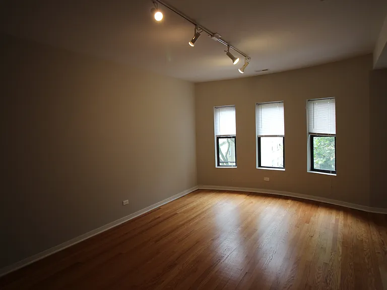 6449 N Claremont Ave #3 — Photo 2