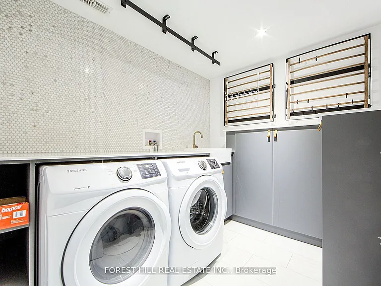 257 Manor Rd E — Photo 35