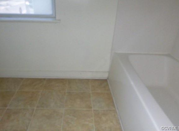 3rd image of 619 S Adams St