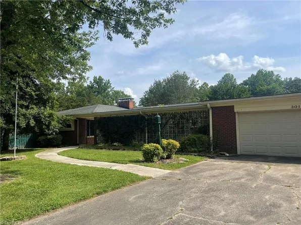 301 Cedarwood Dr, Jamestown, NC 27282