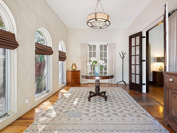 5th image of 704 SE 8th Street