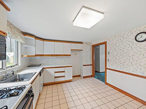 5th image of 51 Oakland St