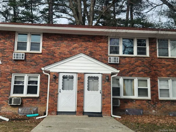 2710 South Rd, Poughkeepsie, NY 12601