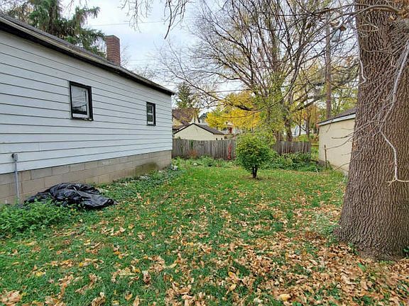 4th image of 871 Burr St
