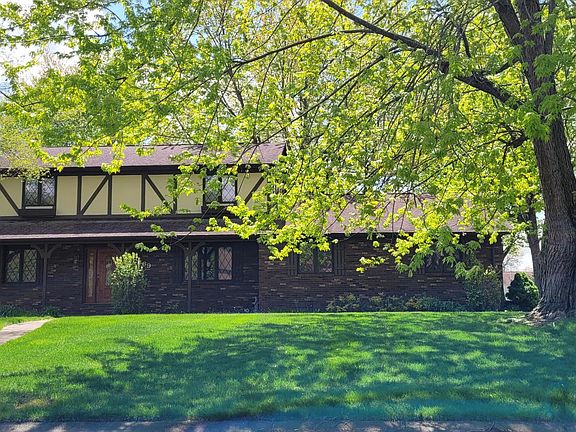 2nd image of 3695 Huntleigh Dr