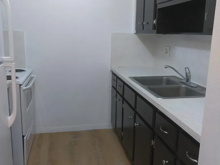 5161 NE 18th Ave #13 — Photo 3