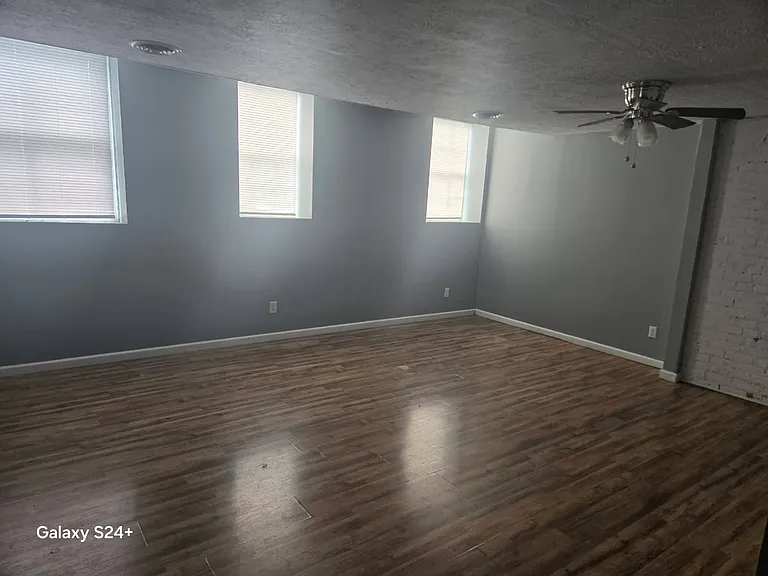 5016 Main St #3 — Photo 3