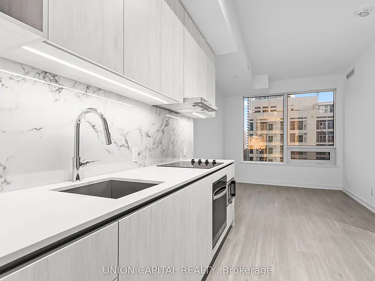 8 Wellesley St W #1007 — Photo 4