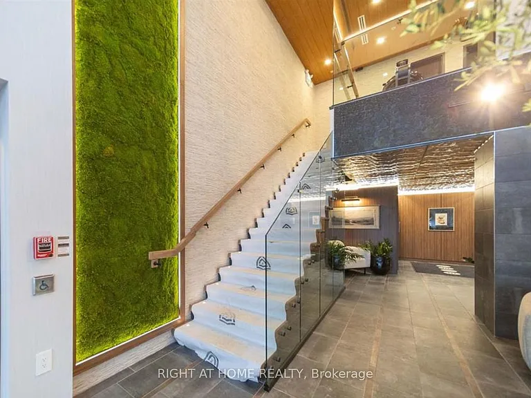 15 Kneeshaw Dr #102 — Photo 25