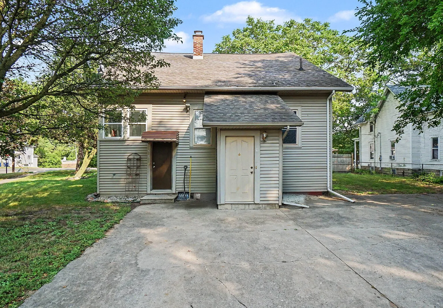 3 bed, 1.0 bath, $1,250 — Photo 2