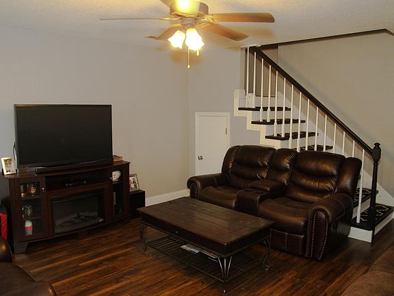 3rd image of 7516 Chatham Cir