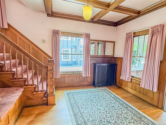 3rd image of 709 Elm Ave
