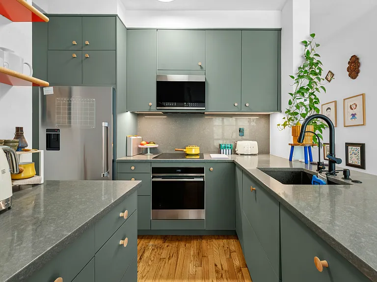 243 8th St #3R — Photo 6