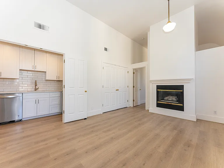 295 Durham St #E — Photo 5
