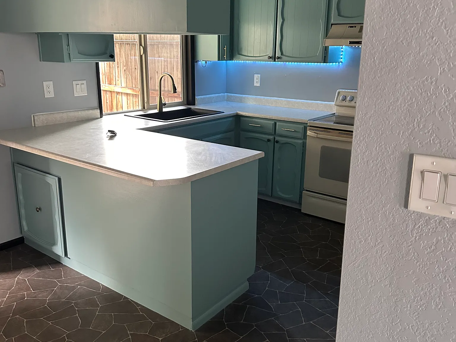 3 bed, 2.5 bath, 1200 sqft, $1,850 — Photo 3