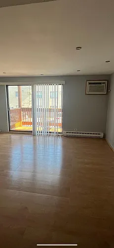 5117 N East River Rd #2E Photo 1 5117 N East River Rd #2E Photo 1