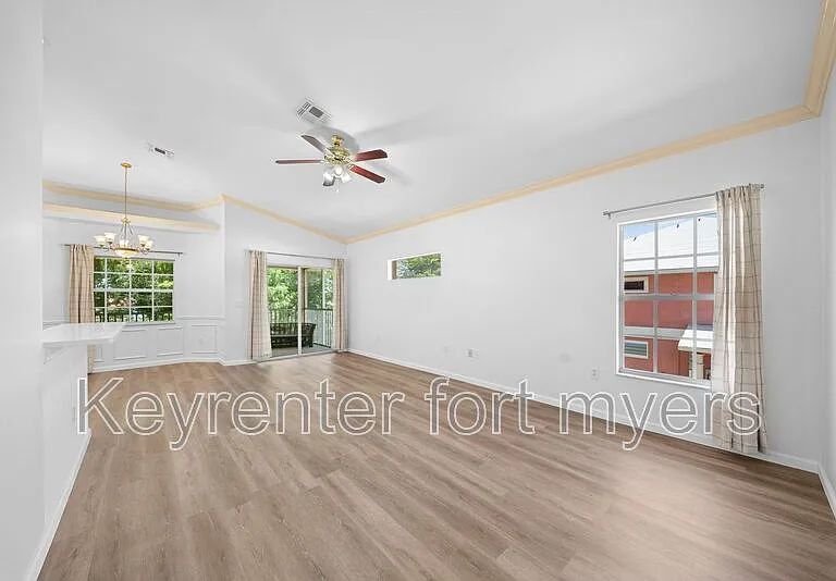 5370 Park Rd #4 — Photo 4