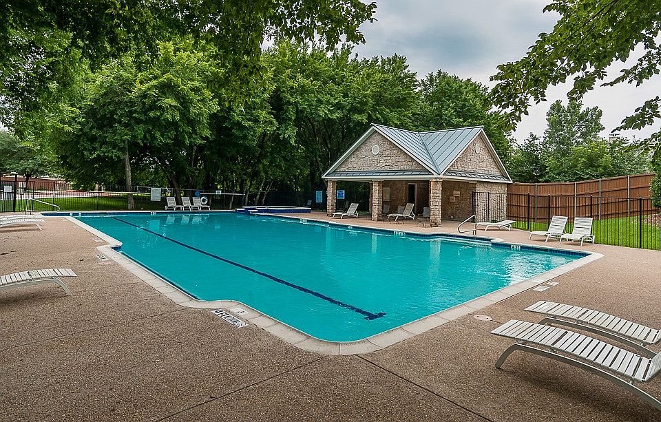 1st image of 2517 Deer Horn Dr