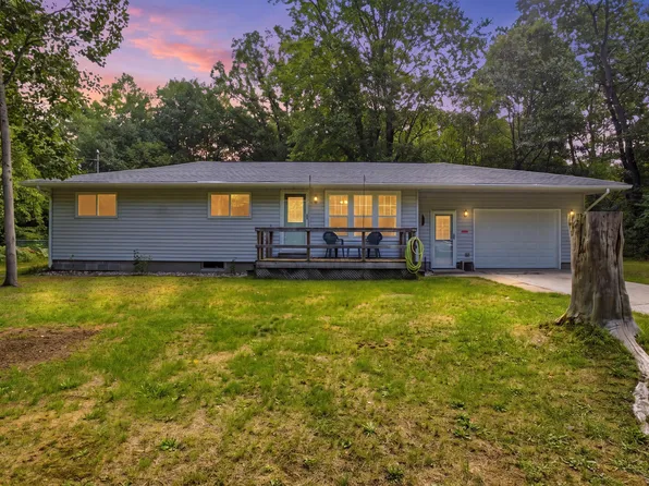 3056 S Wolf Lake Rd, Fruitport, MI 49415
