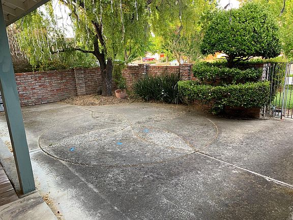 3rd image of 1273 Oak Knoll Dr